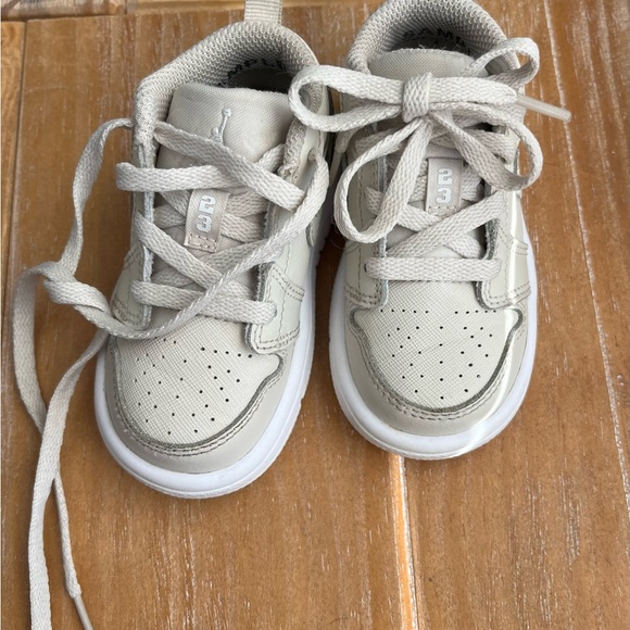 Jordan 1 Low Toddler - Picture 3 of 4